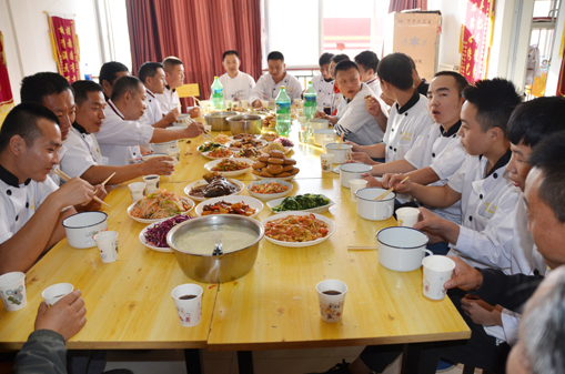 玉鼎家人共庆中秋佳节